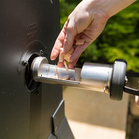 Masterbuilt Digital Bluetooth 970-Sq in Silver Smart Electric Smoker at ...