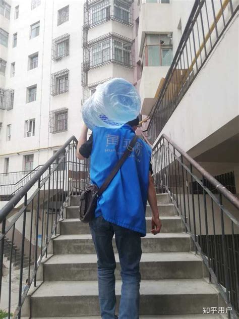 北京假桶装水出厂2元最高卖18 细菌或超标百倍|桶装水|假水_新浪新闻