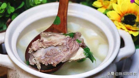 牛骨头汤的做法(牛骨汤的熬制方法及配料)-东易网