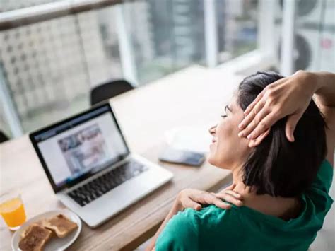 Cat-cow pose - Sitting job? Say goodbye to neck hump with these simple ...