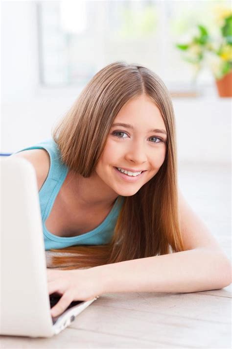 Girl Using Computer 的图像结果