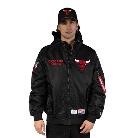 Chamarra New Era Chicago Bulls Alpha Industries x NBA | Innvictus