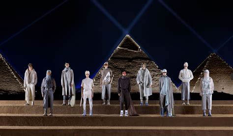 Dior showcases fashion in shadow of Egypt's pyramids - FashionNetwork India