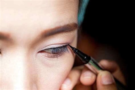 Find The Best eyeliner Option For Your Eyes | Femina.in
