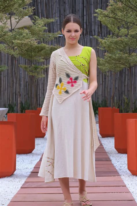 Shop Trendy Plus Size Clothing for Women | Curvylane India