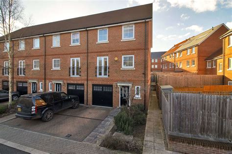 Yew Tree Road, Dunton Green, Sevenoaks, Kent, TN14 5GE | Property for sale | Savills