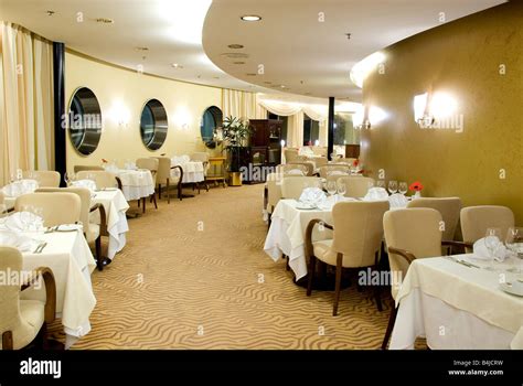 Fancy Expensive Restaurant 的图像结果