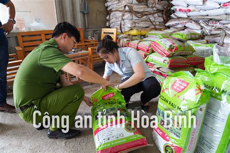 Công an thu giữ hàng trăm tấn phân bón giả, kém chất lượng tại Hòa Bình ...