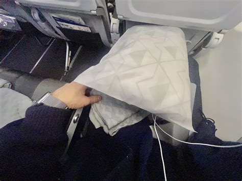 Icelandair Economy Class Review: FI622 Newark Airport (EWR) to ...