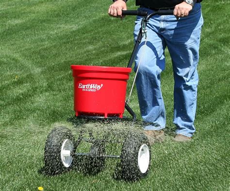 15 Best Lawn Fertilizer Spreader (2025 Buyers' Guide)