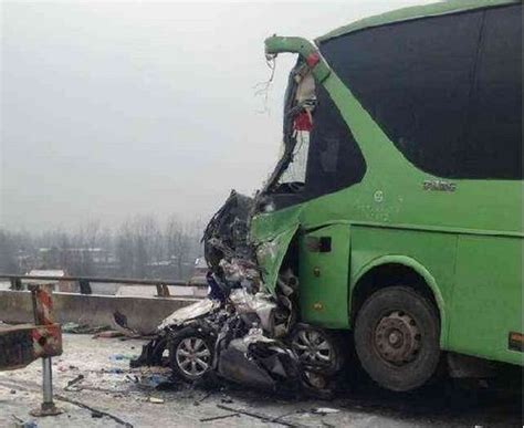湖南常张高速特大车祸已造成13人遇难66人受伤(组图)-搜狐滚动