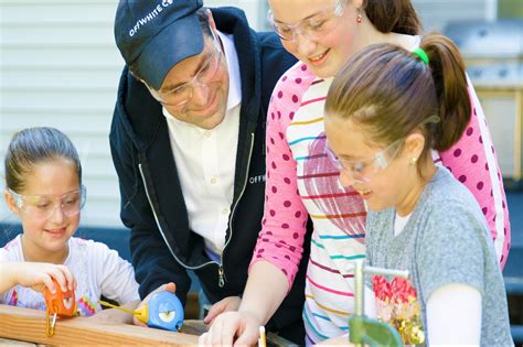 How a Grandfather Started a $500,000 Side Hustle on Amazon | Alpha Leaders