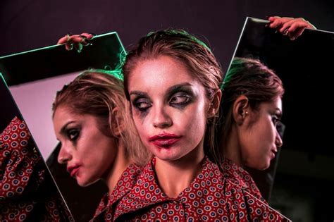 Multiple mirror effect of woman looking away | Free Photo