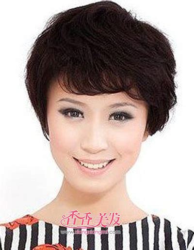 适合40岁女人的发型造型 多款时尚好看的40岁女人发型(4)_40岁女人发型_伊秀美容网|yxlady.com