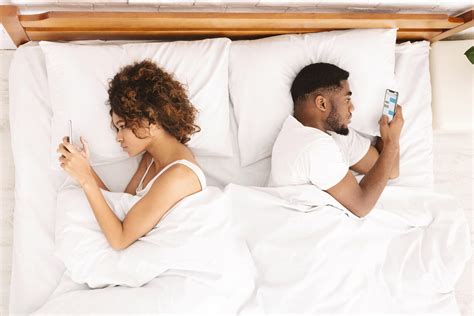 3 Tech & Cell Phone Rules for Married Couples - iMOM