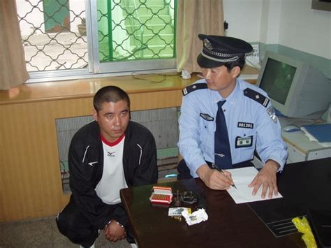 南京男子银行内劫持人质已被警方抓获|劫持人质_新浪新闻