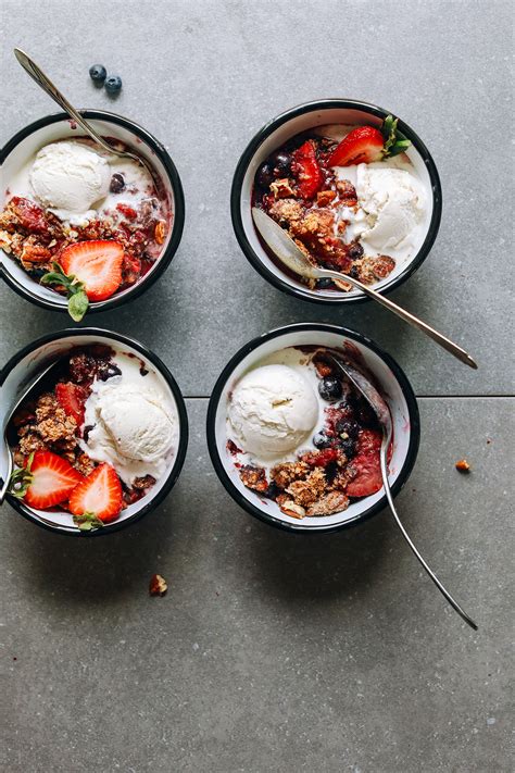 Grain-Free Vegan Berry Crisp | Minimalist Baker Recipes