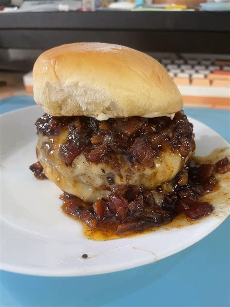 Burger with homemade onion bacon jam : r/OnionLovers