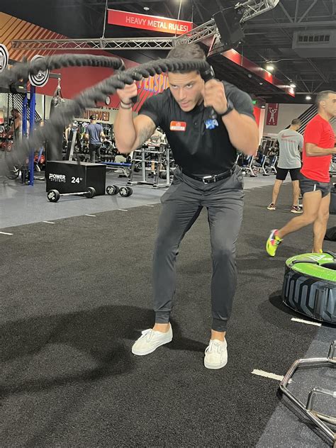 CRUNCH FITNESS - BRANDON - 1570 W Brandon Blvd, Brandon FL - Hours ...