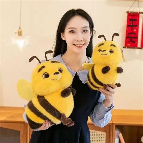 Buzz-worthy Cuddles Plushie (30 cm)