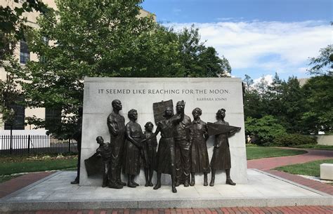 Statue of George Washington – Towing Silver: Kim Davison's Travels