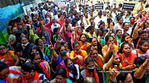 Mumbai protest photos: BJP demands investigation into Amravati ...