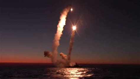 局势失控！俄乌先后发射导弹，十多个目标被摧毁，美战舰奔赴里海_冲突