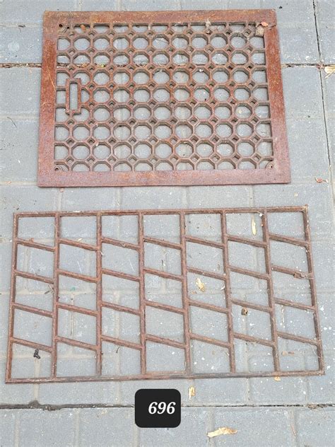 Vintage metal grates. - Schmalz Auctions