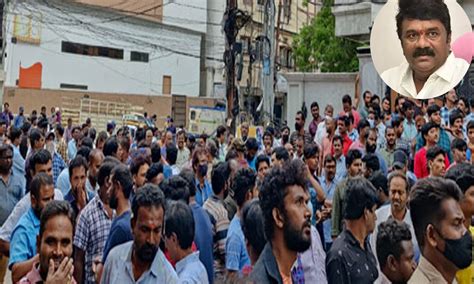 త‌ల‌సాని వ‌ద్ద‌కు చేరిన సినీ కార్మికుల పంచాయ‌తీ.. పంతాలు, ప‌ట్టింపులు వ ...