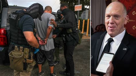 致命枪击逼出执法新规！霍曼下令ICE车辆拦截必须佩戴执法记录仪