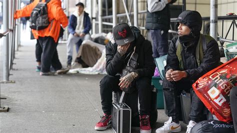 Growing number of homeless migrants forced to sleep in the open in New ...
