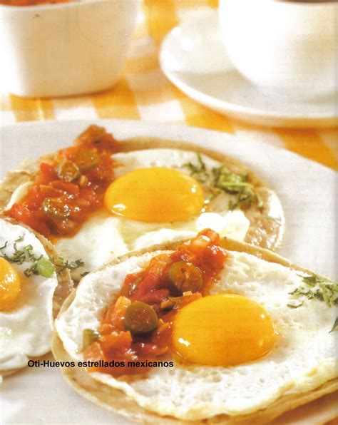 Spanish translation for "eggs over easy" | SpanishDictionary.com Answers