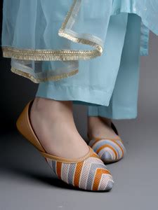 SHOETOPIA Emberoidered Ethnic Festive Party Occasion Wear Juttis For ...