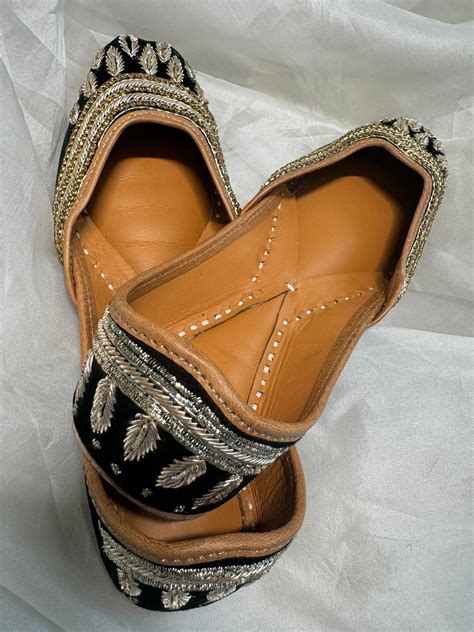 Embellished Hand crafted Mojaris - Dark Green - ARIAA CHIKANKARI