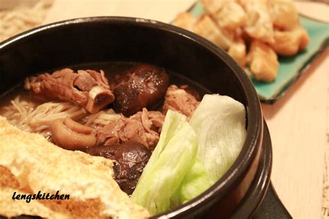 Kitchen Chaos: Bak Kut Teh (Spare Ribs Soup) 肉骨茶