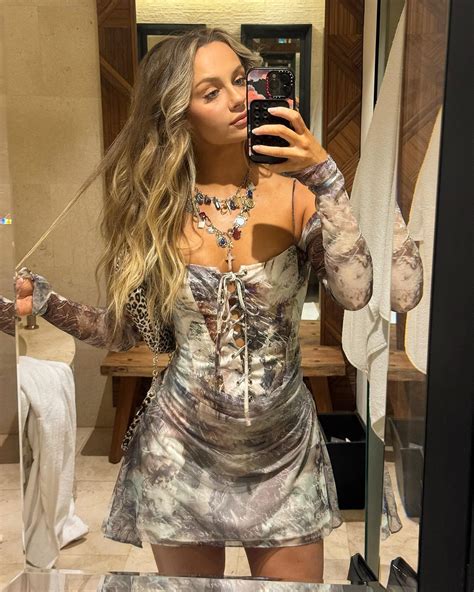 Anna Jay⭐️ | On an island somewhere. 🌴 | Instagram