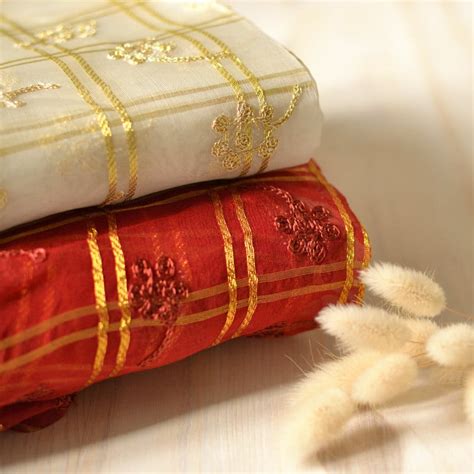 Organza de soie brodé or carreaux rouge - A&A Patrons