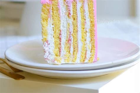 Cupcakes, Cakes & Cookies by Jeyadra - Wedding Cake - BTM - Weddingwire.in