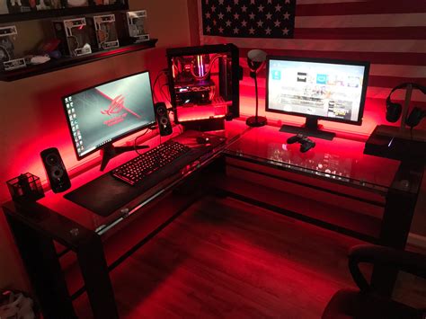 My finished battle station! Two monitors, Custom built PC, and a lot of ...