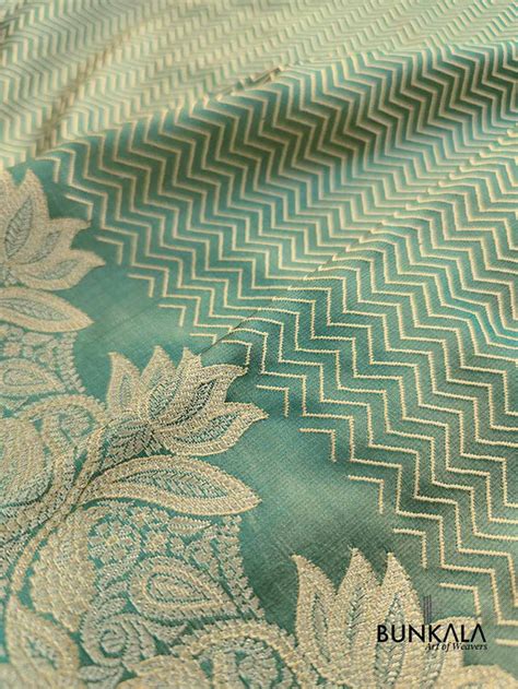 Shop Green Zig Zag Jamewar Weaved Banarasi Soft Mashru Silk Saree – BUNKALA