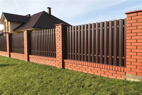 6 Different Types of Fences to Spruce Up Your Yard - TNA Concrete