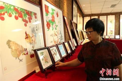 河北景县匠人纯手工制作布雕画 色彩达百余种——中国新闻网河北