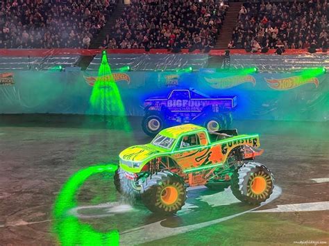 Hot Wheels Monster Trucks Live - Glow Party, VyStar Veterans Memorial ...