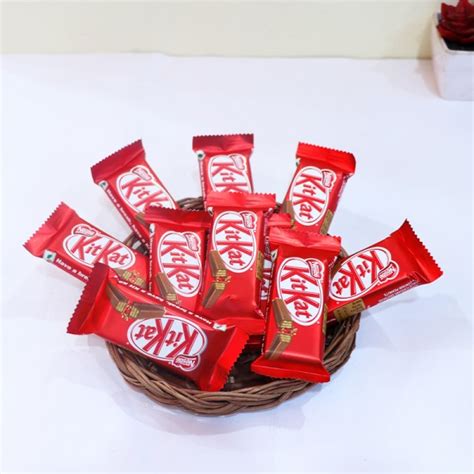 Kit kat in Basket - cakegift.in