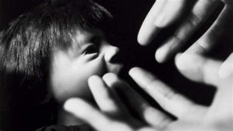 La artista Liu Xia expone en Montjuïc sus fotografías vetadas en China