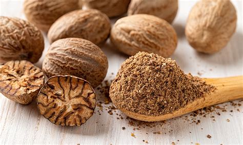Whole Nutmeg and Ground Nutmeg | Naturalyte