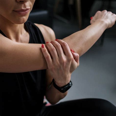 Tennis Elbow: Symptoms, Diagnosis, and Treatment - Orthopaedics International