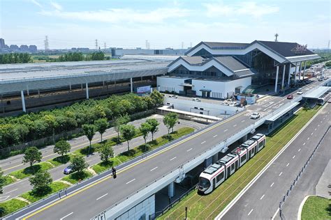 浙江省首条有轨电车嘉兴市有轨电车一期工程示范段正式开通