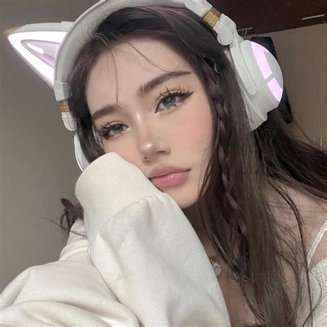 uwu girl | Eye makeup, Asian makeup, Makeup looks