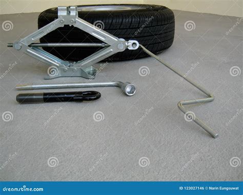Tool Kit for Changing Car Tires. Stock Photo - Image of lift, replacement: 123027146